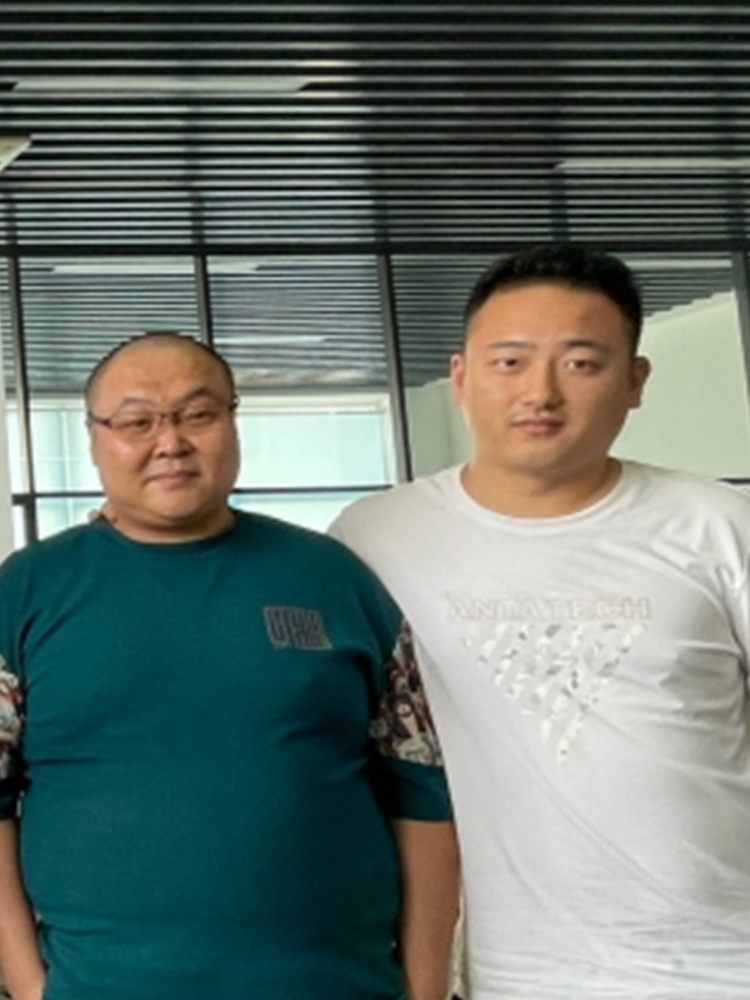 亿学36岁车床转加工中心后8小时起步工资5500李同学